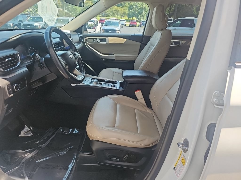 Used 2023 Ford Explorer XLT w/ Equipment Group 202A AWD/4WD image 9