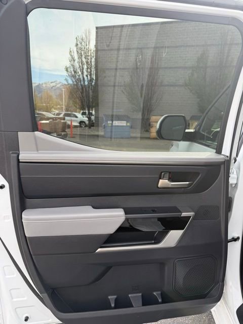 Used 2025 Toyota Tundra Limited AWD/4WD image 36