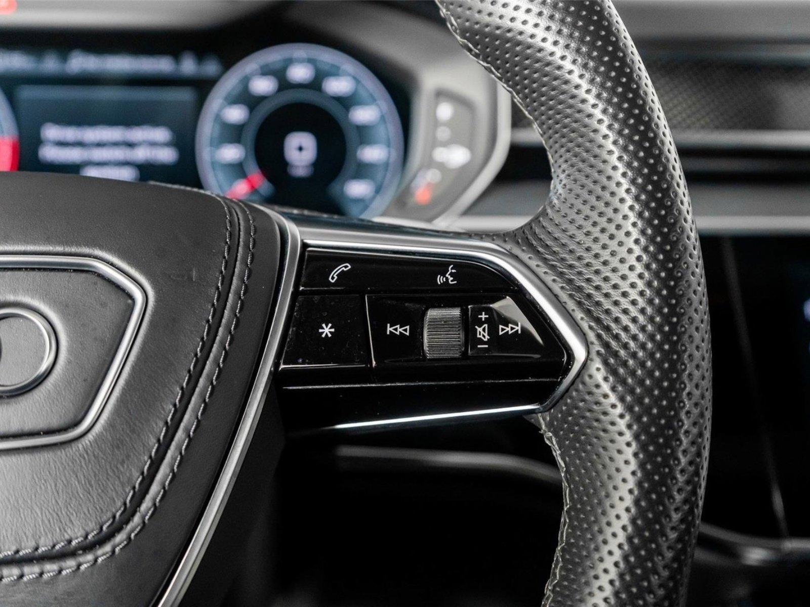 Used 2022 Audi S8 w/ S8 Executive Package image 44