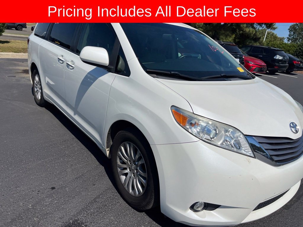 Used 2017 Toyota Sienna XLE FWD image 14