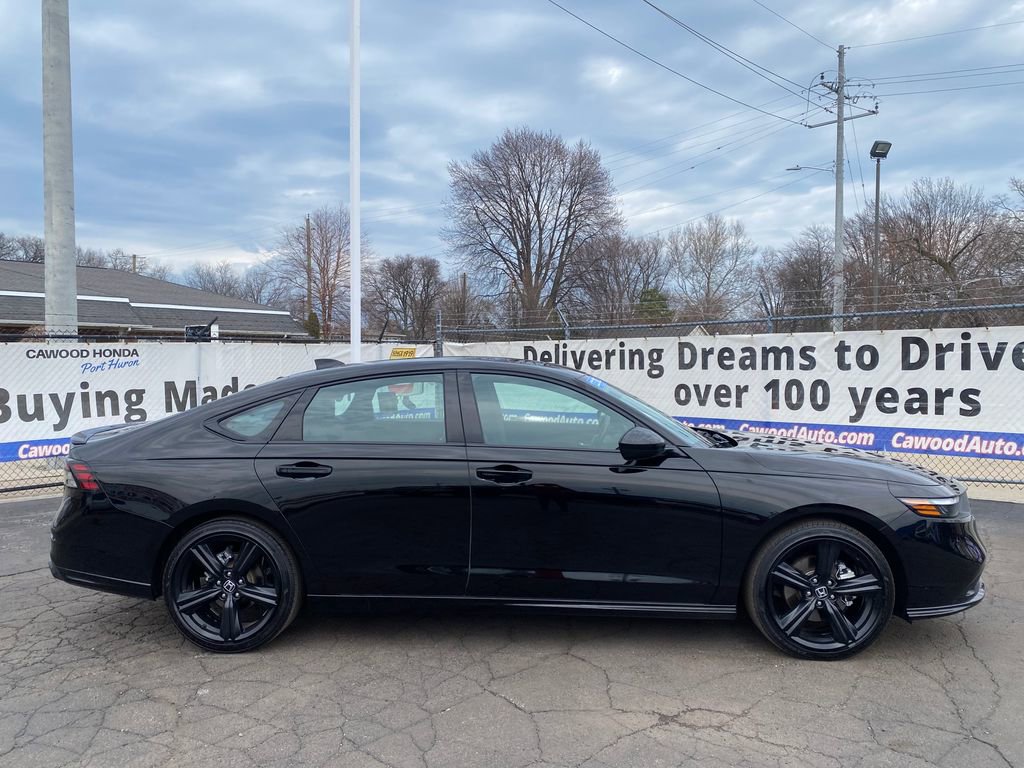 Used 2025 Honda Accord Sport image 2