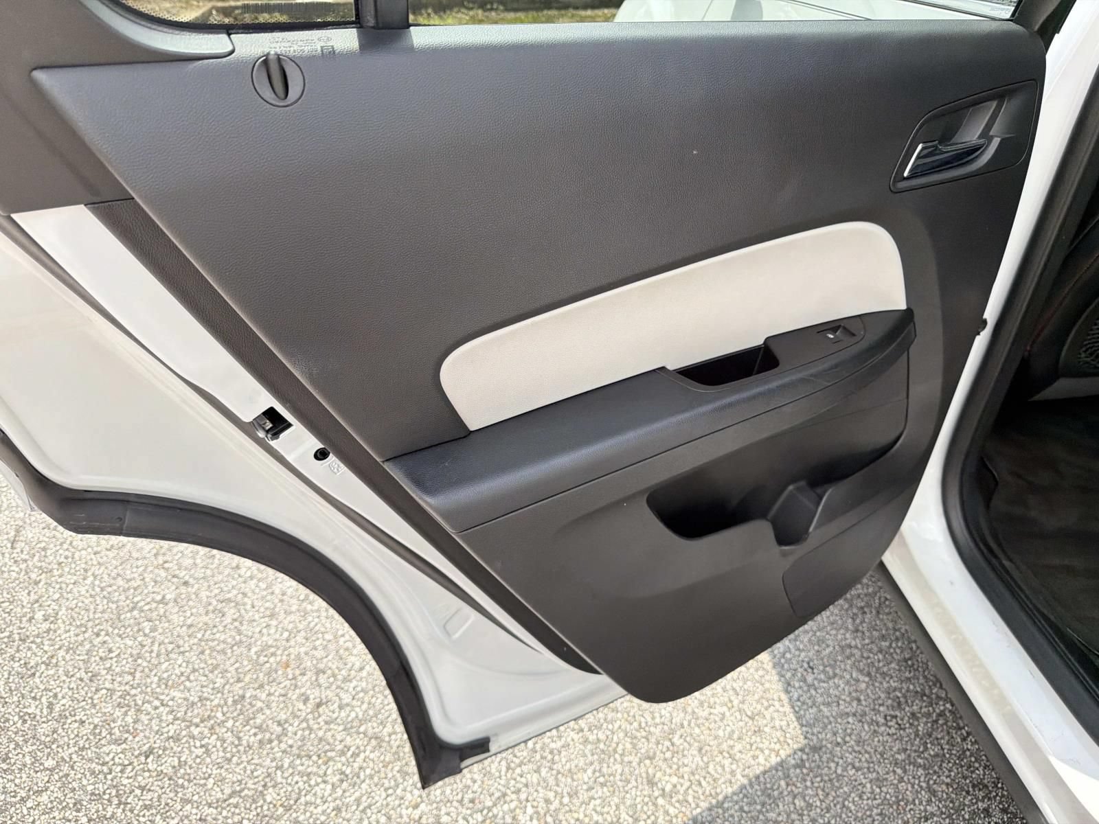 Used 2016 Chevrolet Equinox LTZ w/ Enhanced Convenience Package FWD image 21