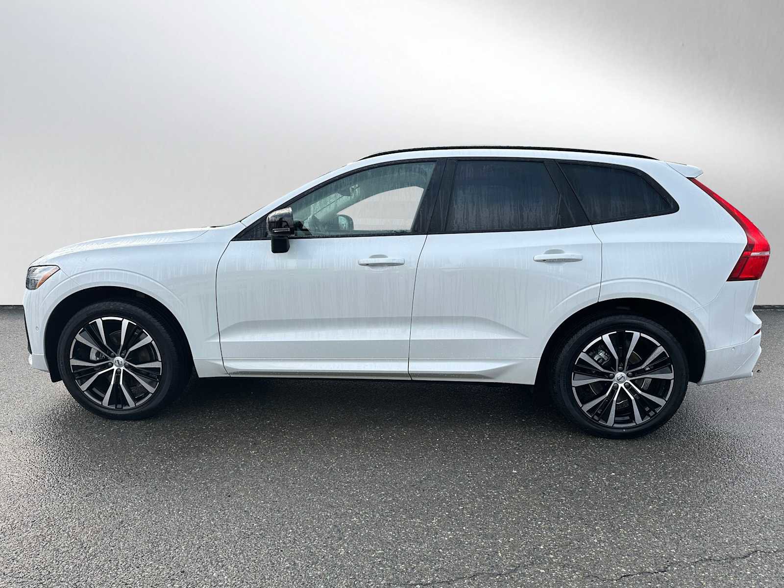 Used 2025 Volvo XC60 B5 Plus w/ Protection Package Premier image 6