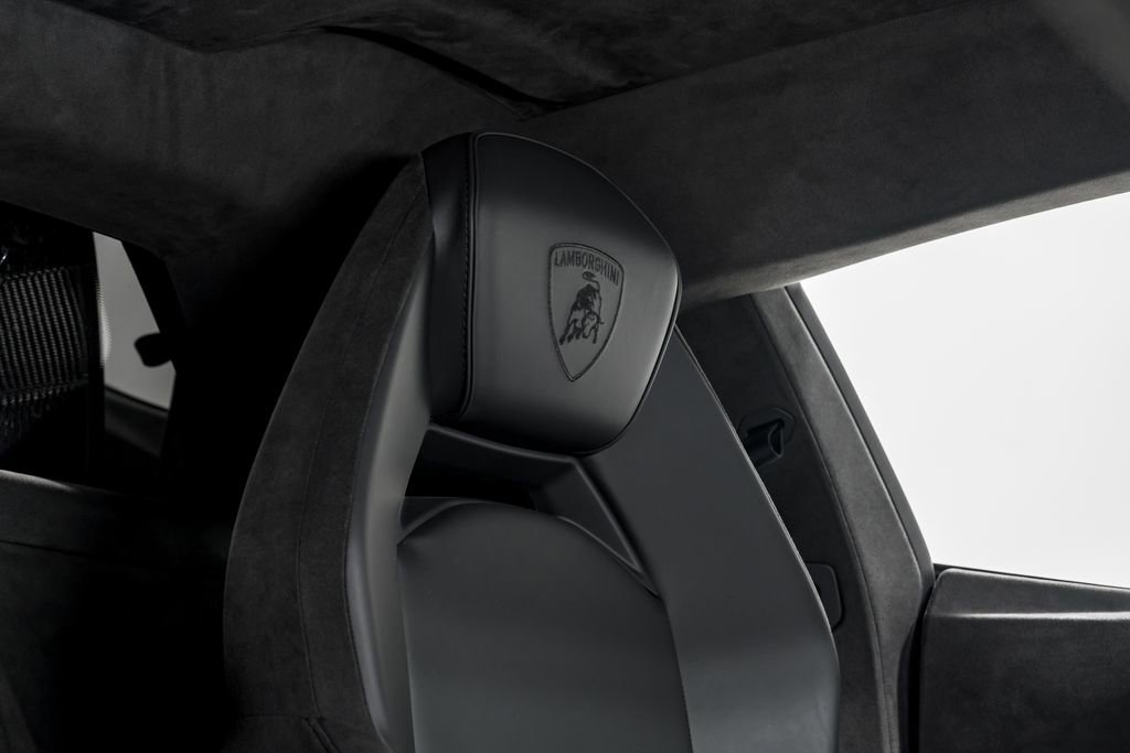 Used 2024 Lamborghini Revuelto image 33