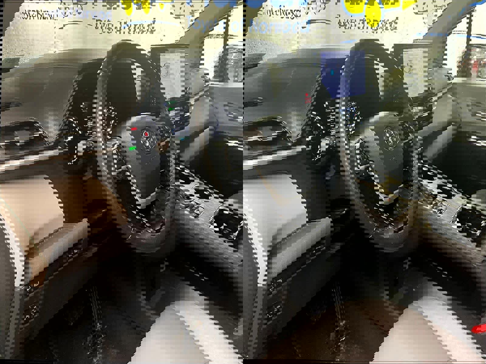 Certified 2024 Toyota Sienna XLE image 8