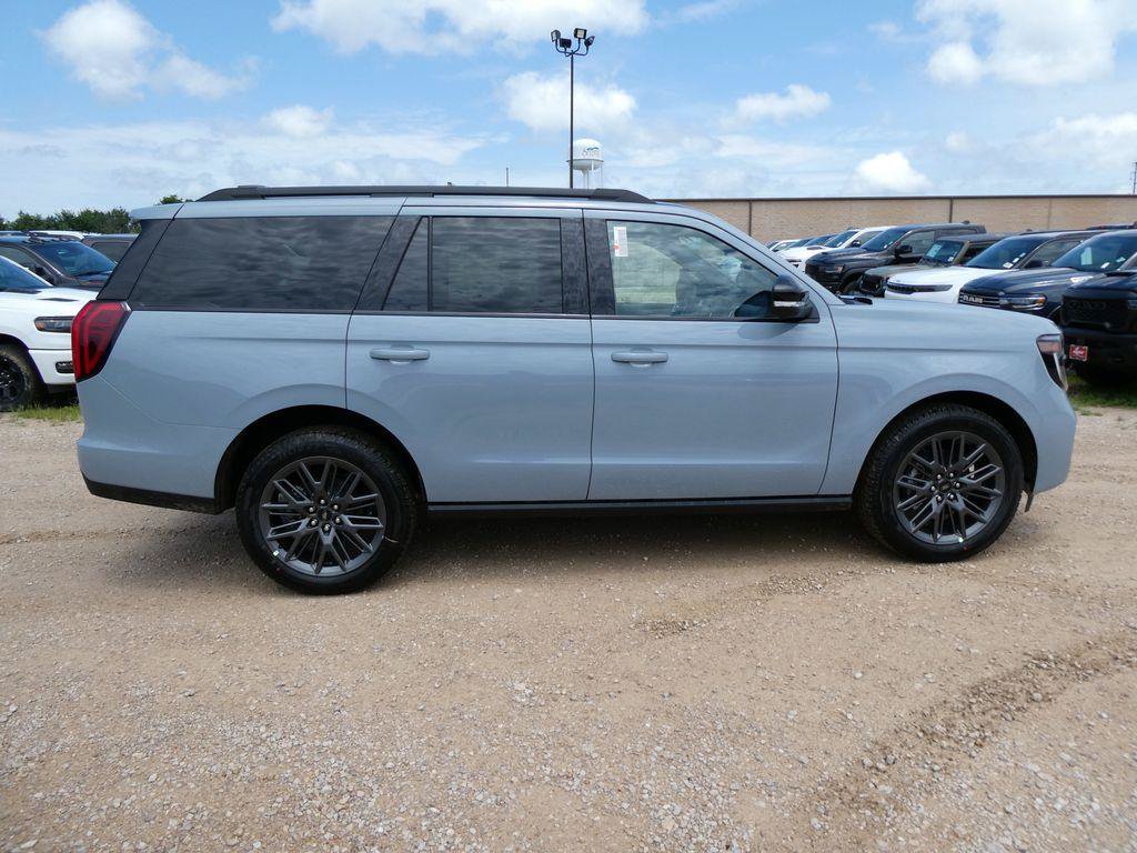 New 2027 Ford Expedition Platinum w/ Stealth Appearance Package AWD/4WD image 4