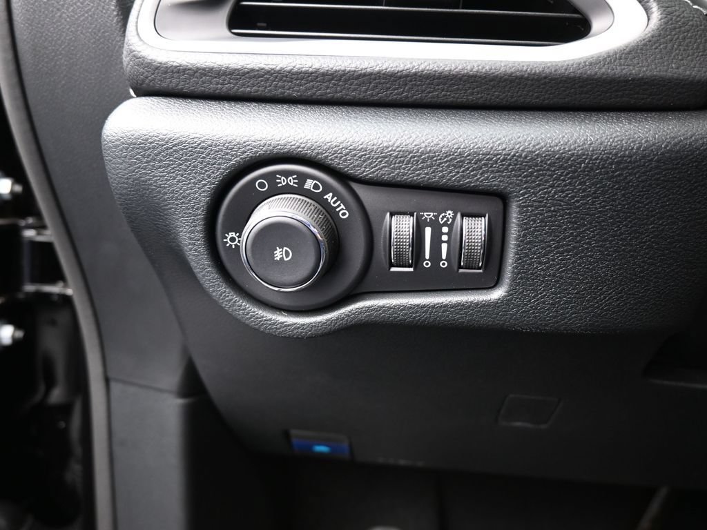 New 2026 Chrysler Pacifica Select w/ S Appearance Package FWD image 27