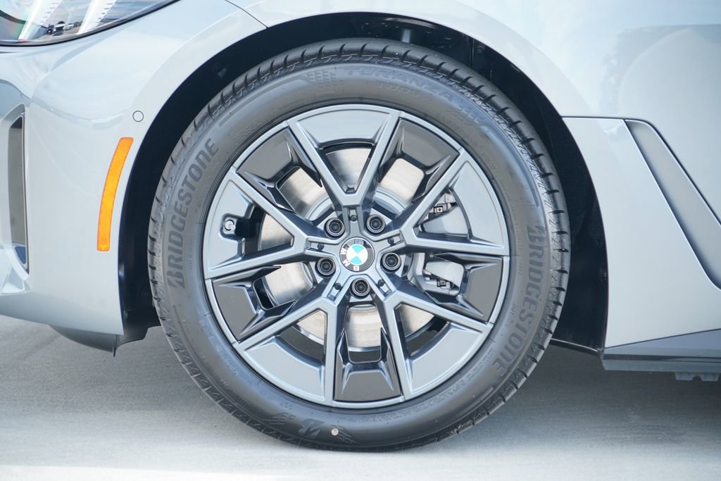 New 2026 BMW i4 eDrive40 w/ Parking Assistance Package RWD image 5