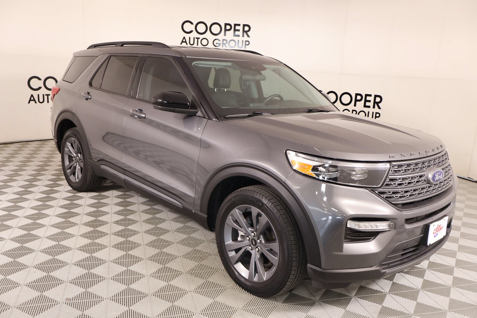 Used 2023 Ford Explorer XLT w/ Equipment Group 202A AWD/4WD image 1