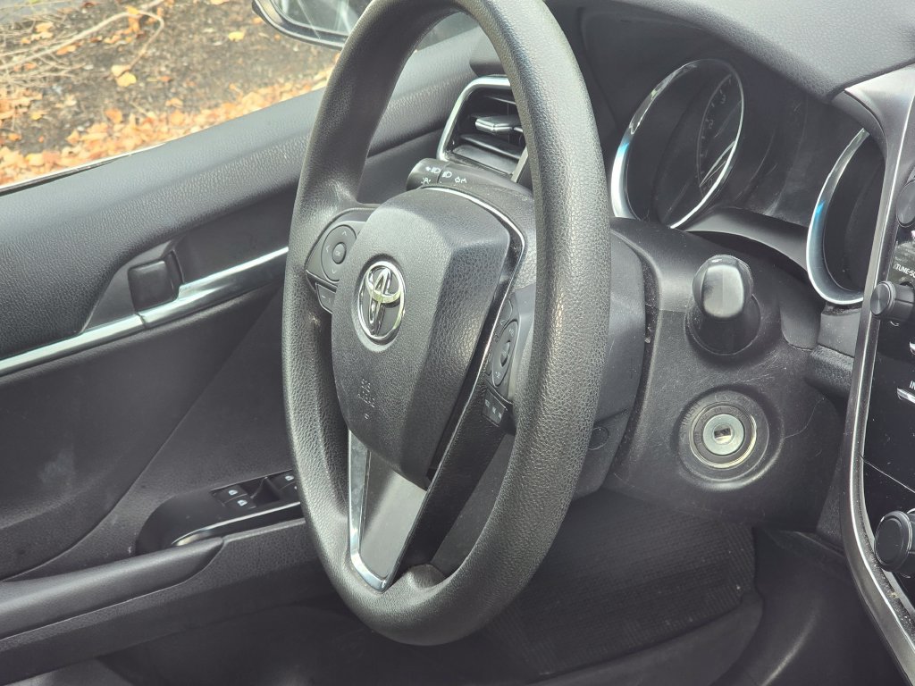 Used 2018 Toyota Camry LE FWD image 15