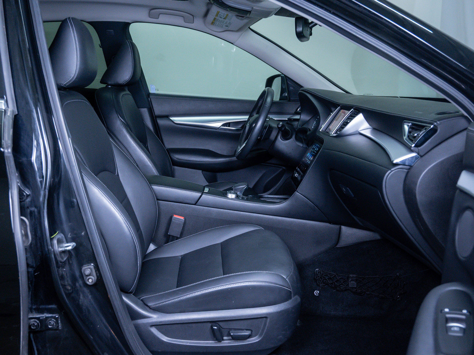 Used 2019 INFINITI QX50 Luxe w/ Navigation Package image 11