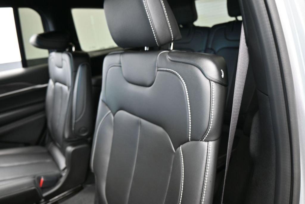 Used 2025 Jeep Grand Cherokee L Limited RWD image 33