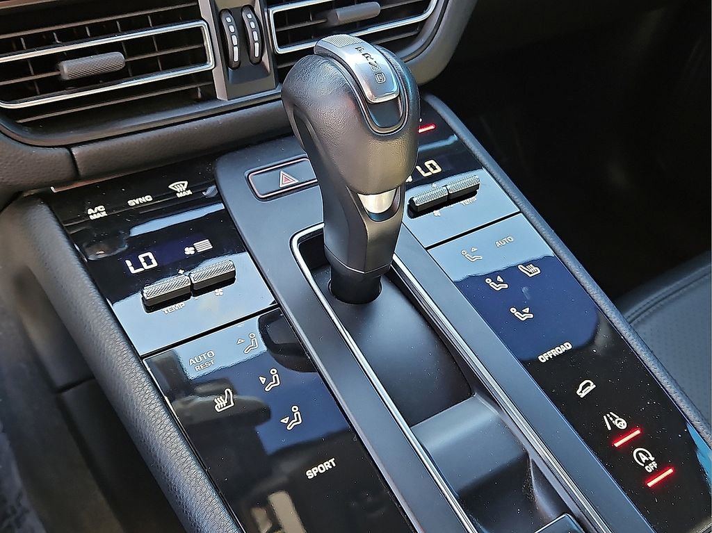Used 2023 Porsche Macan image 25