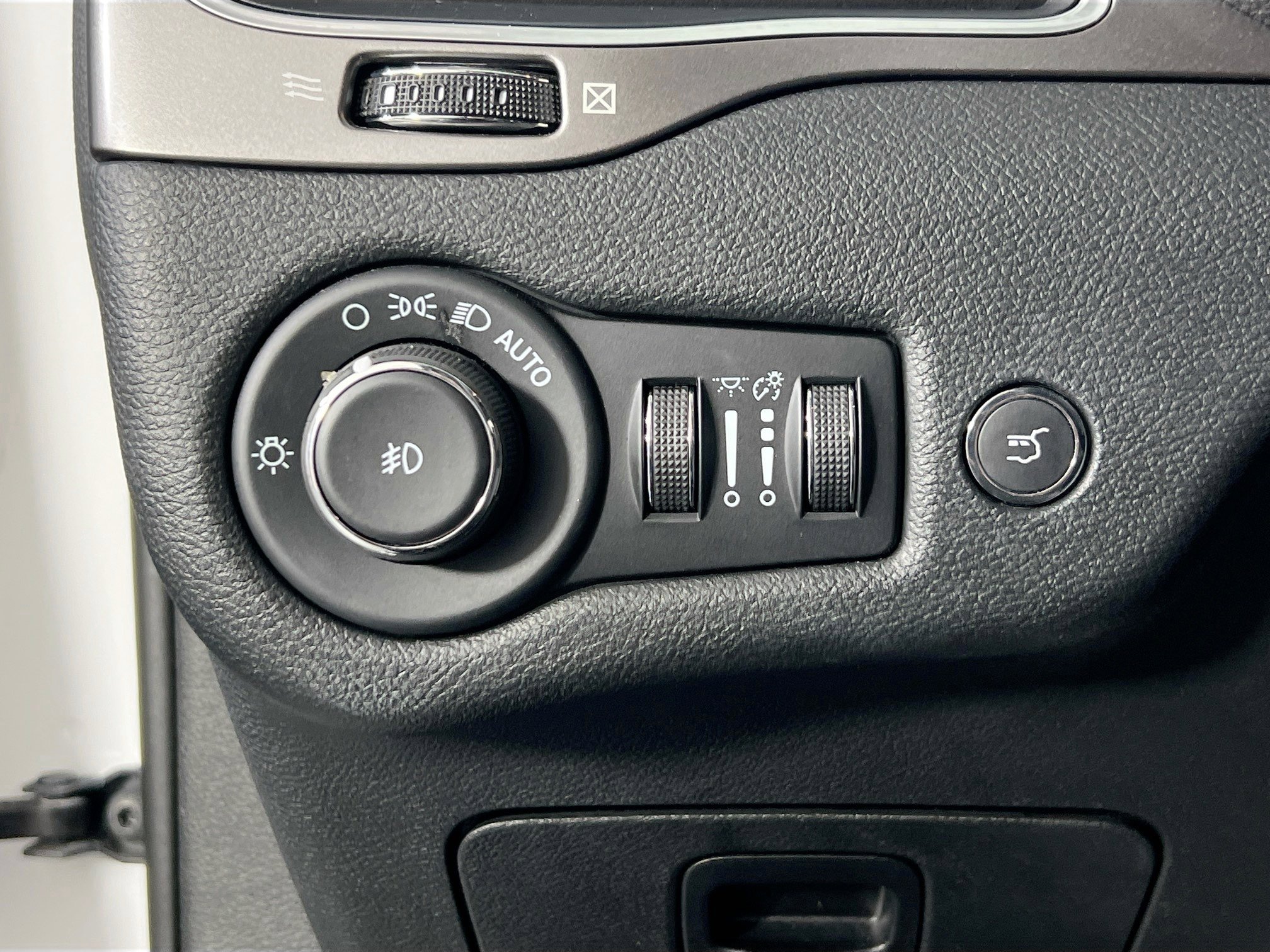 Used 2022 Jeep Cherokee Latitude Lux AWD/4WD image 10