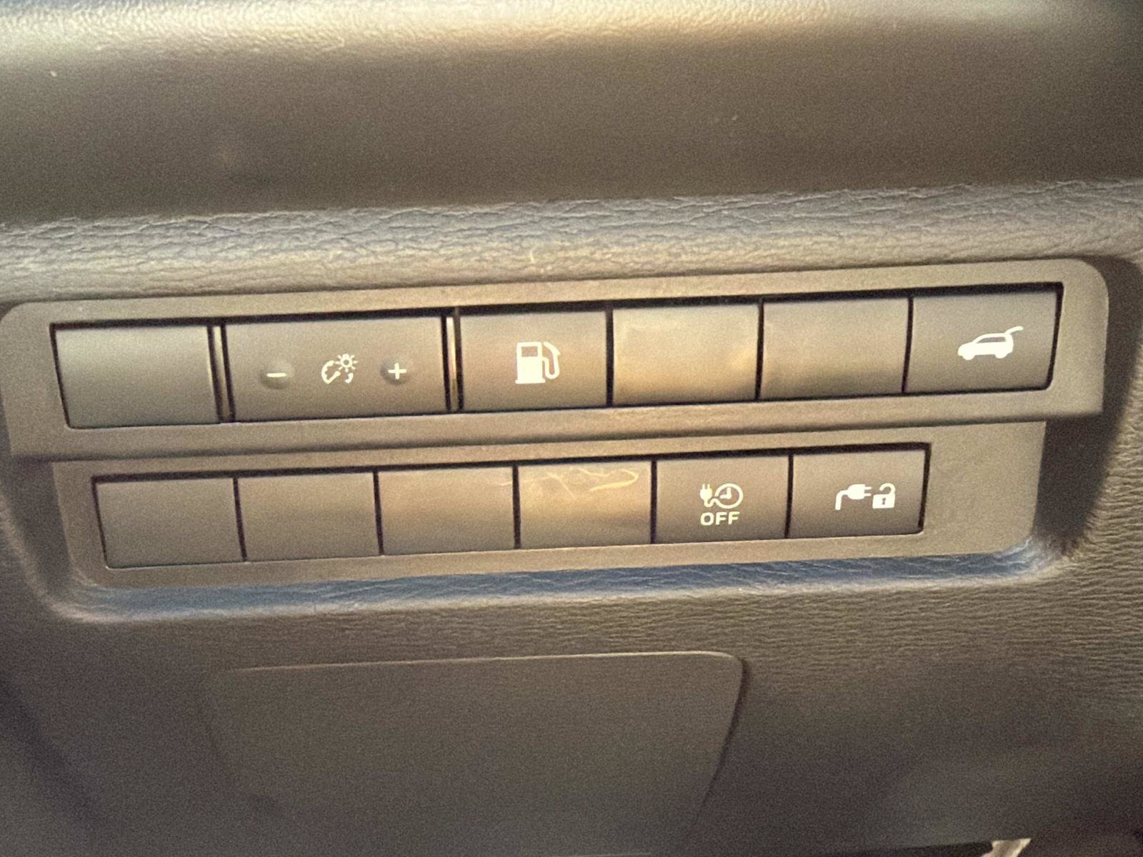Used 2024 Mitsubishi Outlander 4WD Plug-In Hybrid image 30