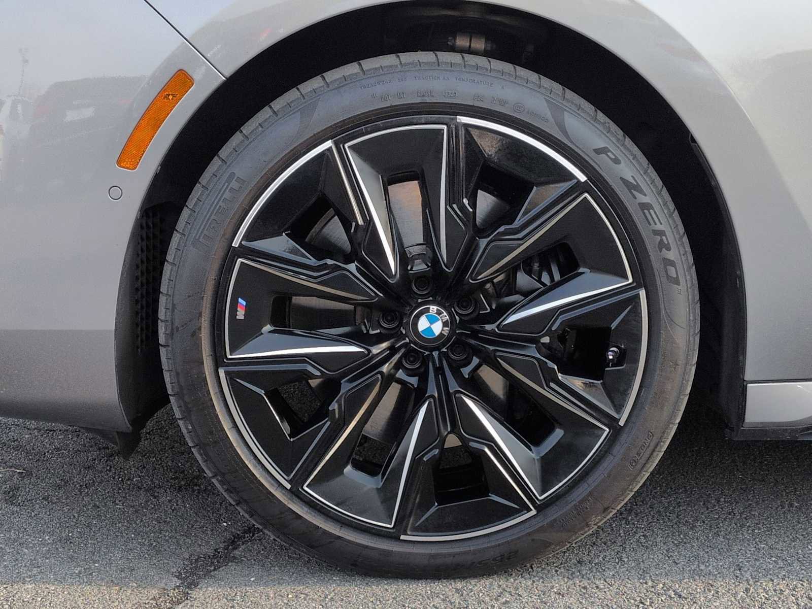 Used 2023 BMW 740i image 14