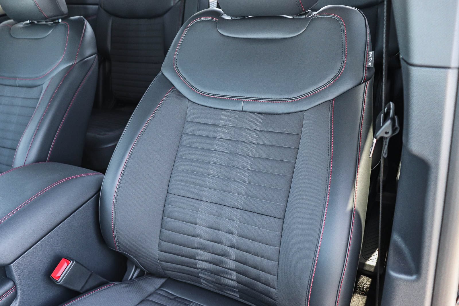 New 2026 Ford Explorer ST-Line w/ ST-Line Street Pack RWD image 27