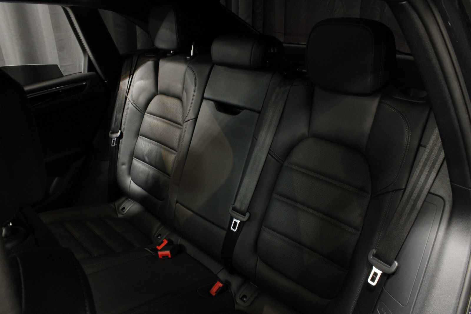 Certified 2026 Porsche Macan AWD/4WD image 21