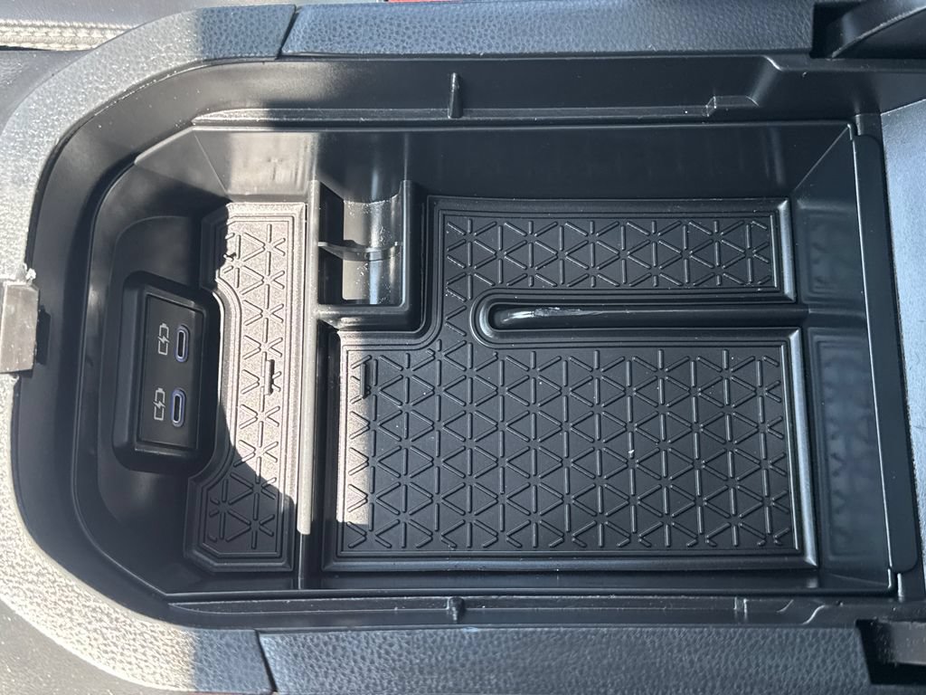 Used 2022 Toyota RAV4 Limited AWD/4WD image 30
