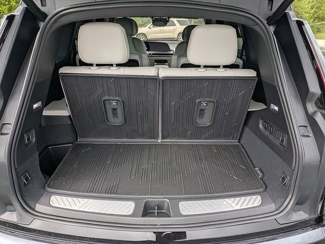 New 2026 Cadillac Vistiq Sport w/ LPO, Floor Liner Package AWD/4WD image 12