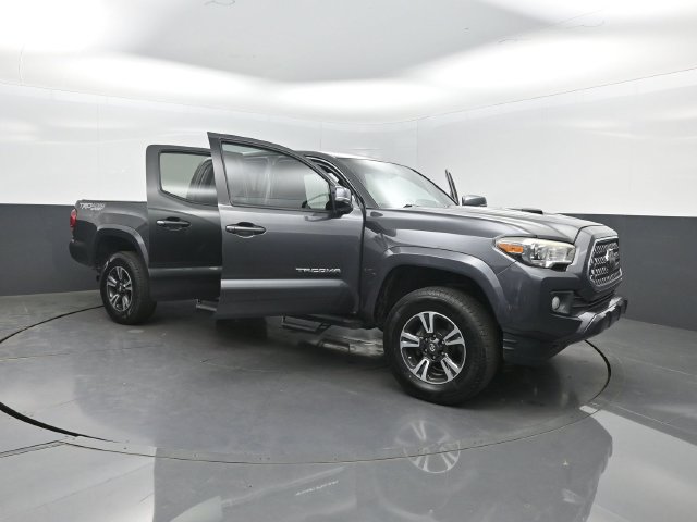Used 2019 Toyota Tacoma TRD Sport AWD/4WD image 34