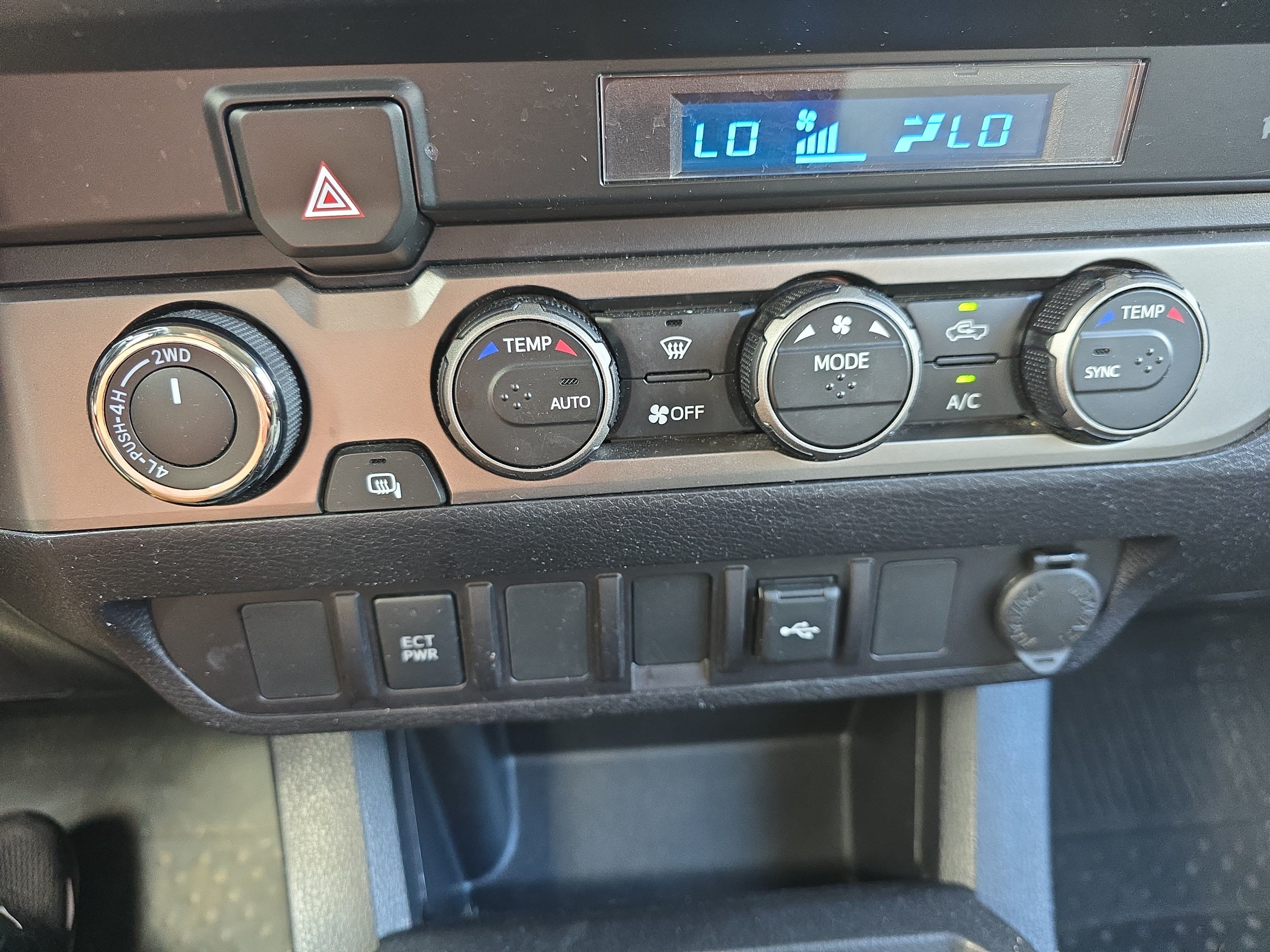 Used 2022 Toyota Tacoma SR AWD/4WD image 25