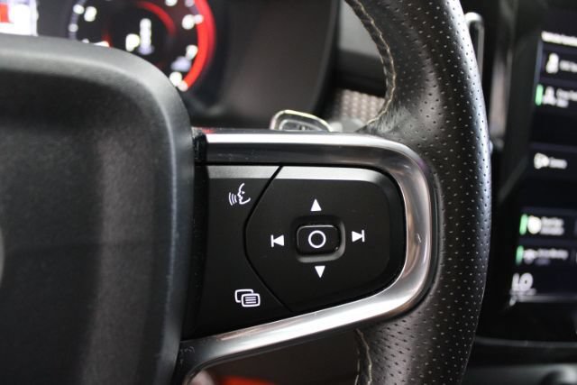 Used 2019 Volvo XC40 T4 R-Design FWD image 20