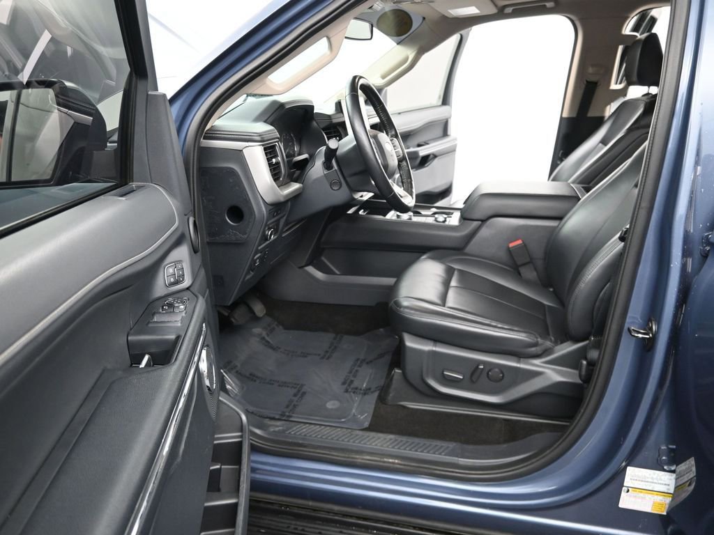 Used 2022 Ford Expedition XLT image 17