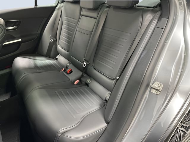 Used 2025 Mercedes-Benz C 300 4MATIC Sedan image 31