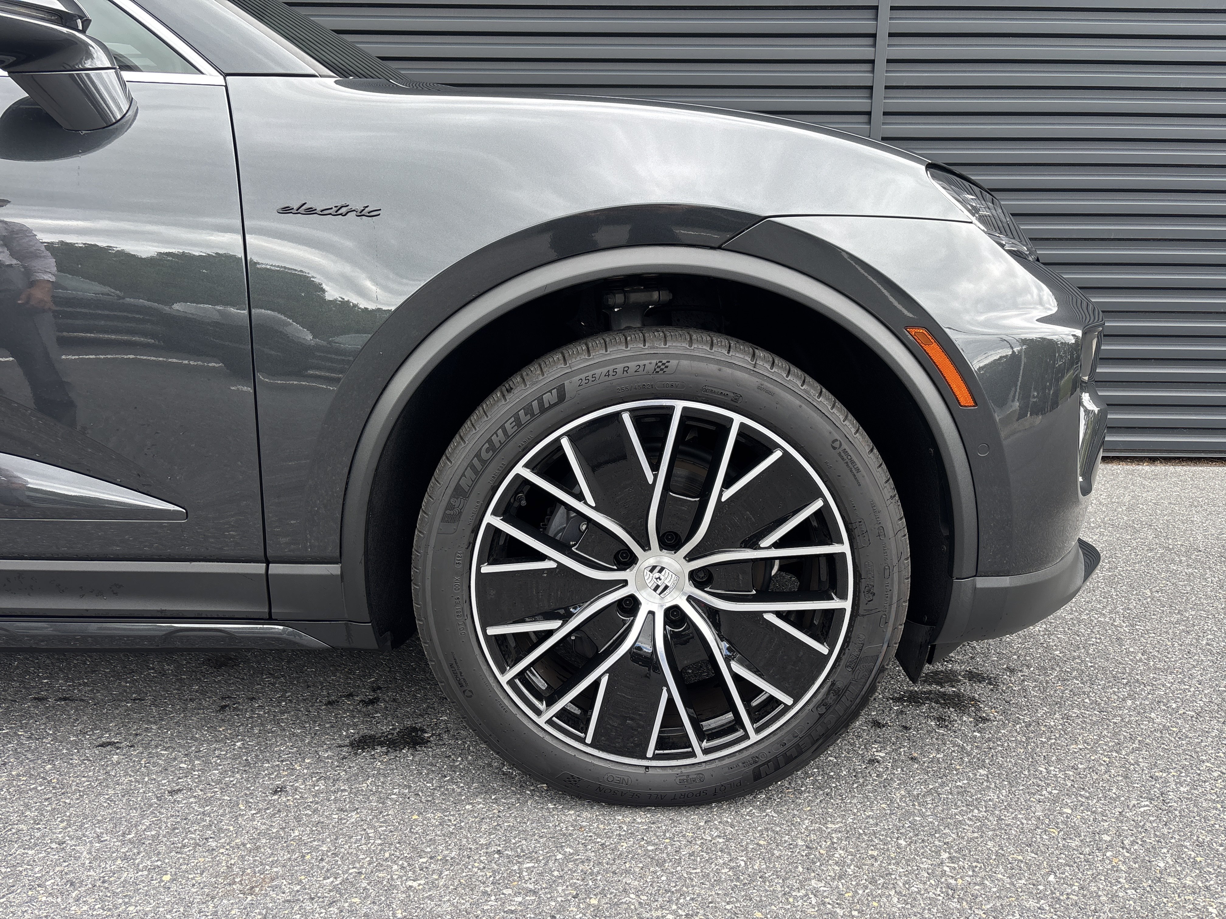 New 2025 Porsche Macan 4 Electric AWD/4WD image 16
