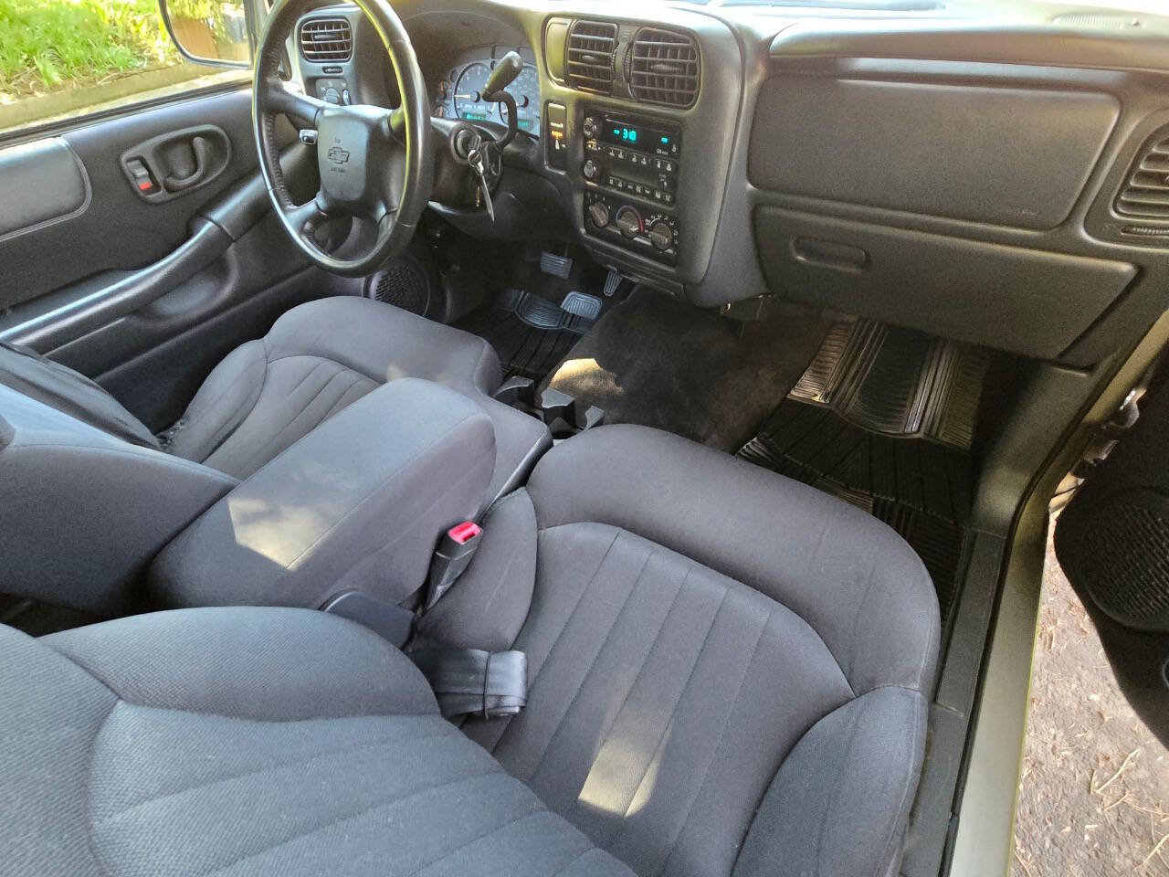 Used 2003 Chevrolet S10 Pickup LS image 22