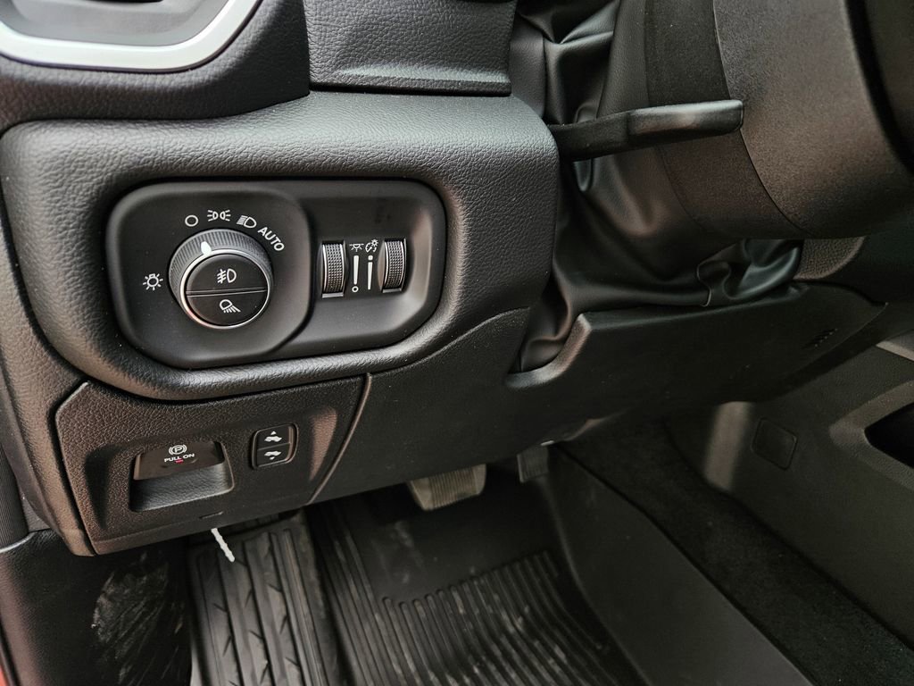 New 2026 RAM 1500 4x4 Crew Cab image 14