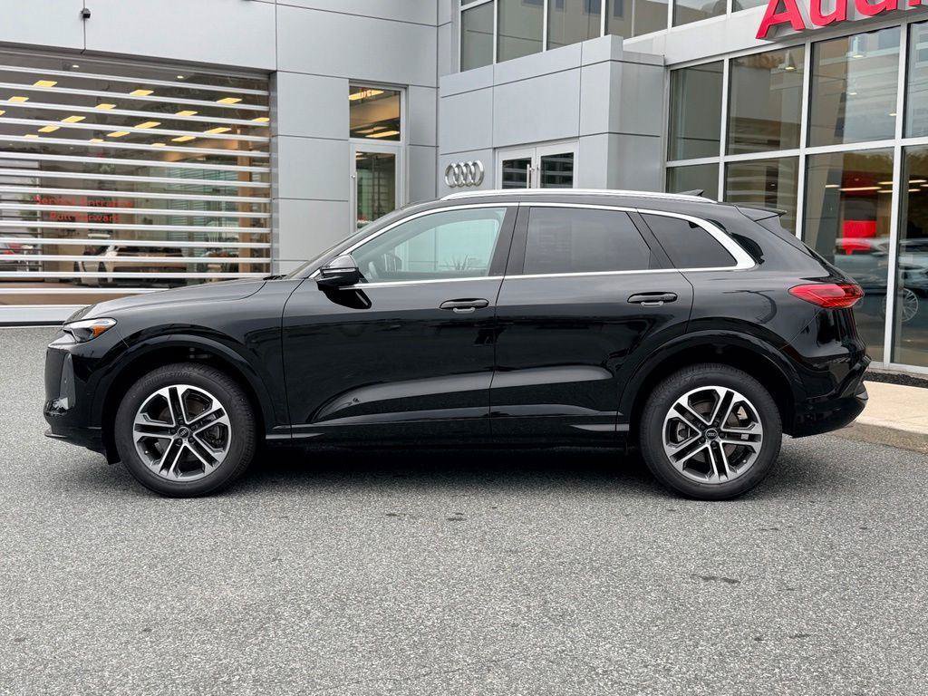 Certified 2025 Audi Q5 Premium w/ Convenience Package AWD/4WD image 3