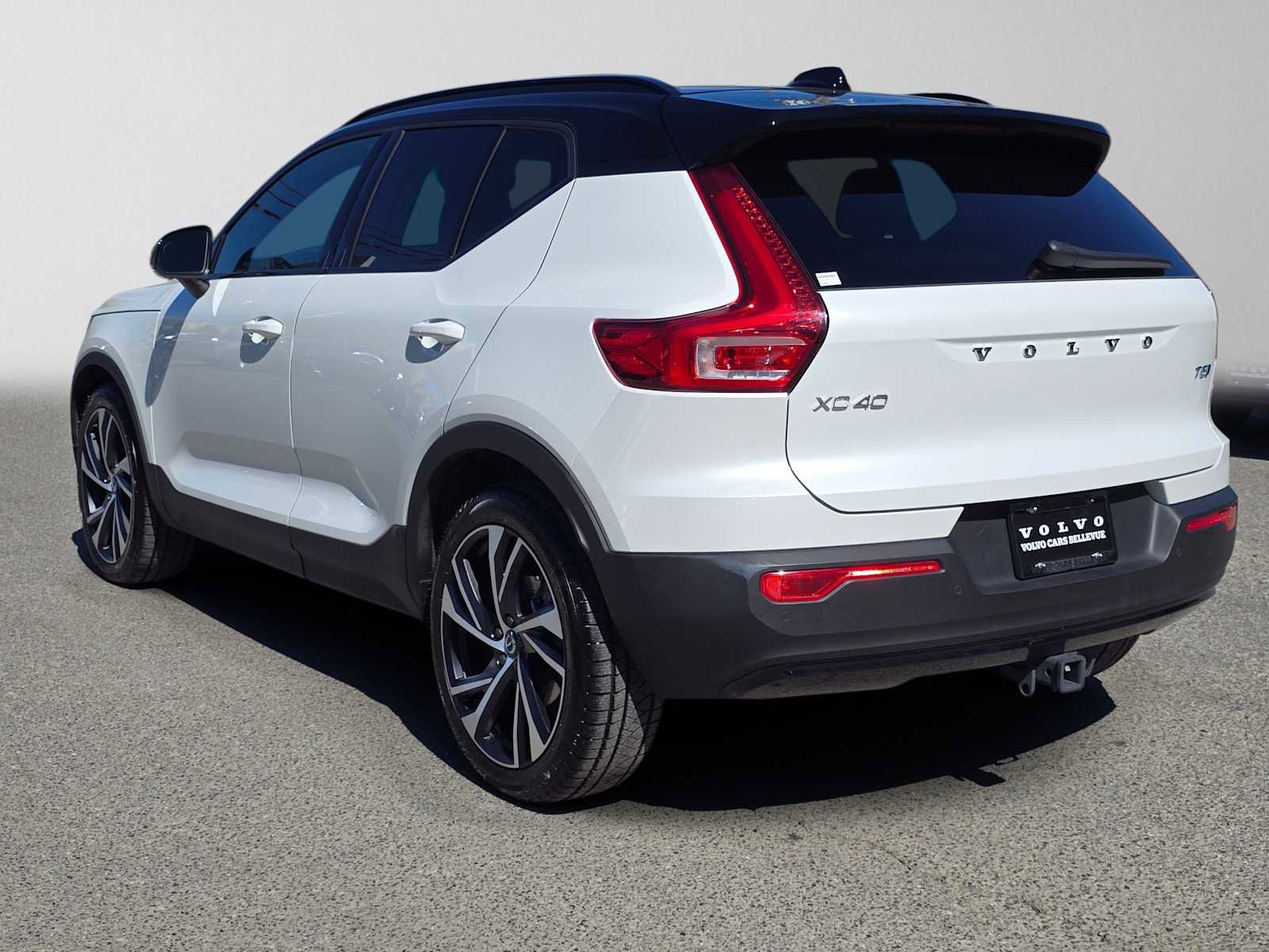 Used 2021 Volvo XC40 T5 R-Design AWD/4WD image 5