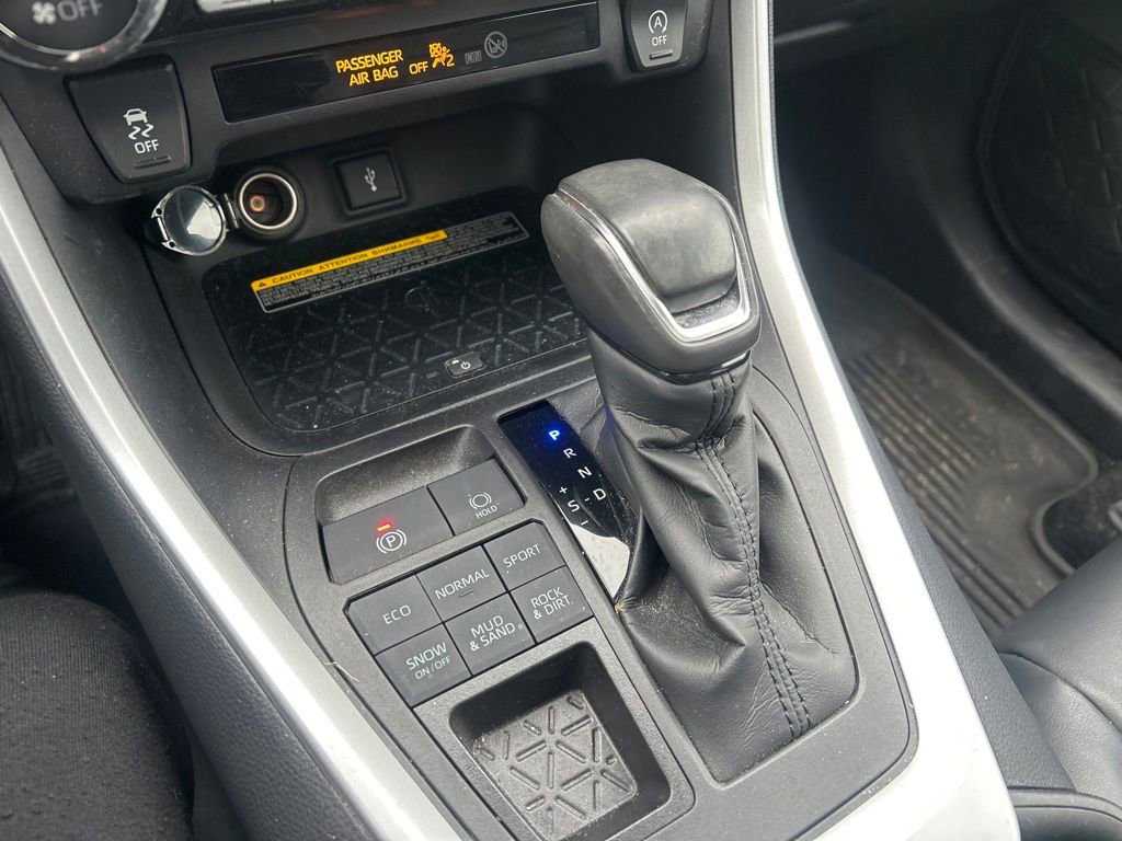 Used 2021 Toyota RAV4 XLE Premium image 24