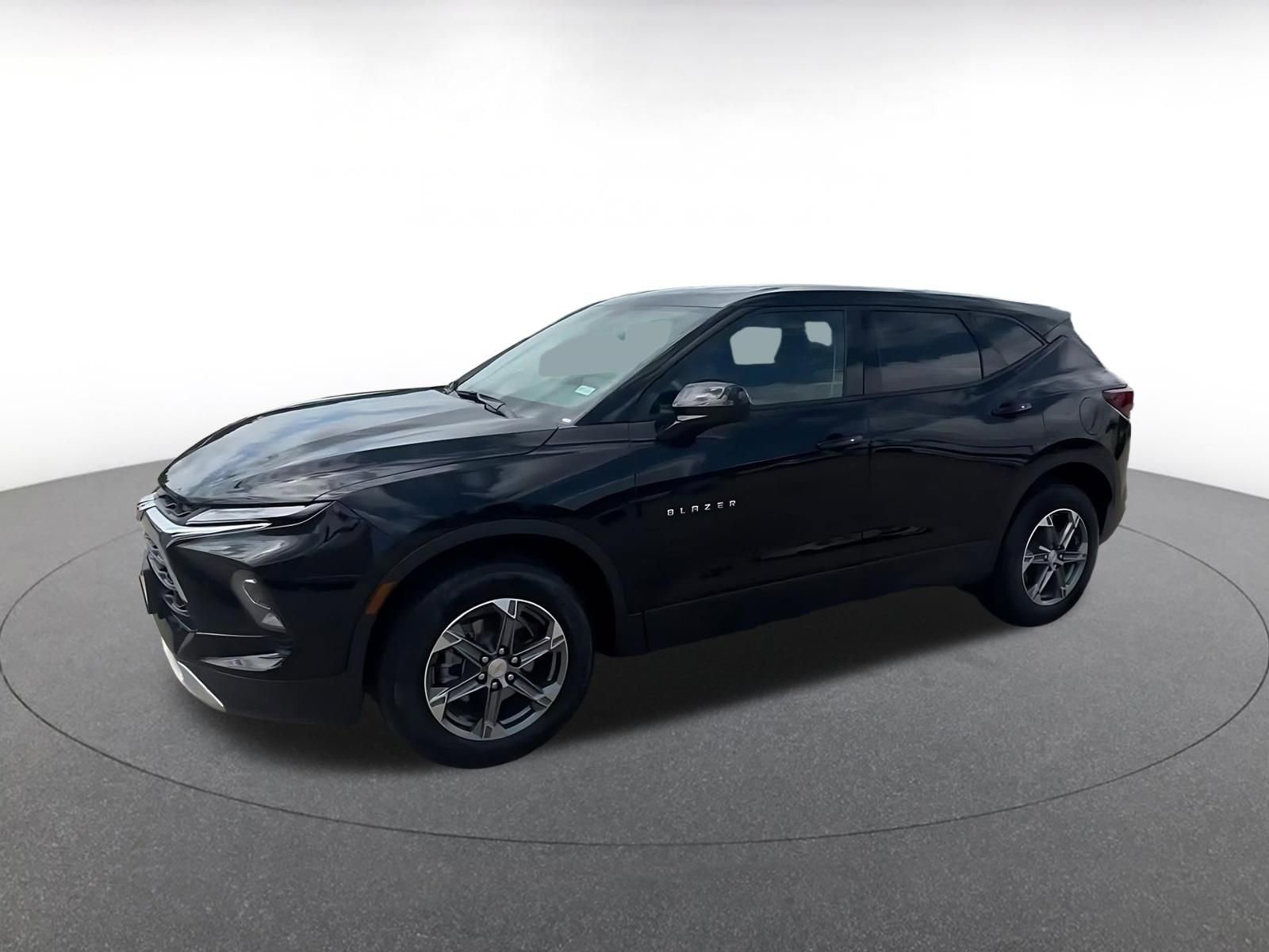 Used 2025 Chevrolet Blazer LT FWD image 9