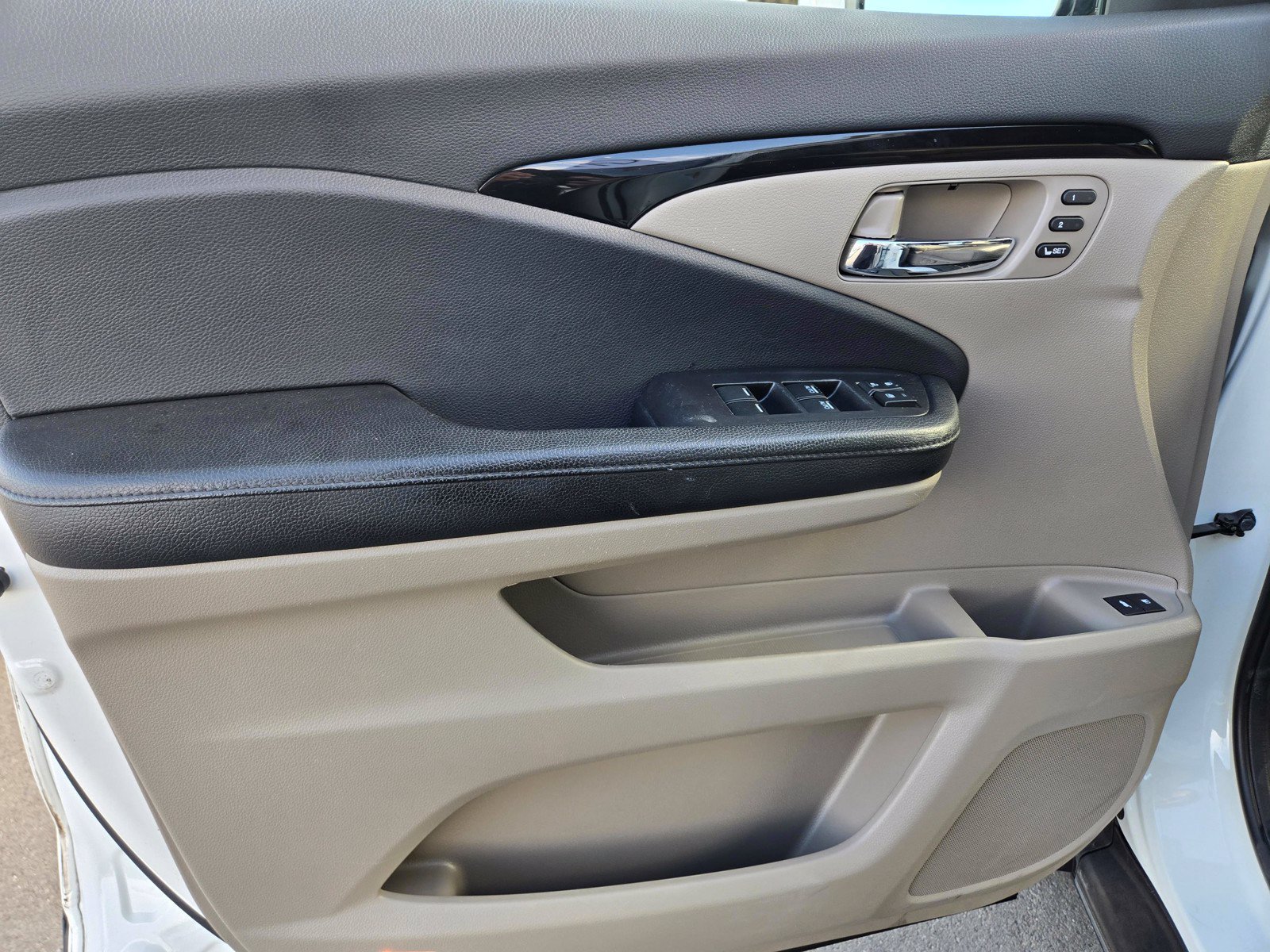 Used 2018 Honda Pilot Touring image 14
