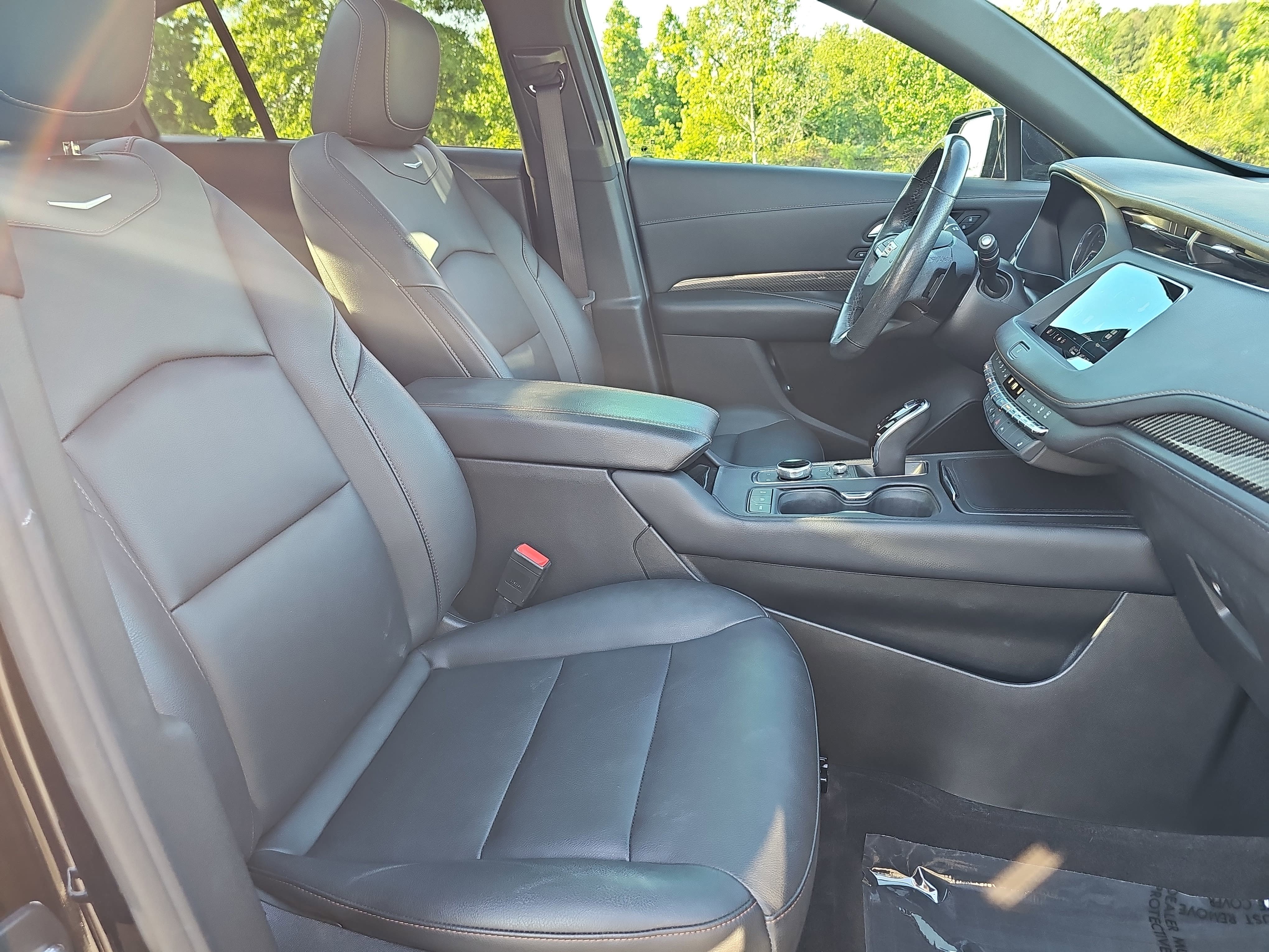 Used 2022 Cadillac XT4 Sport w/ Enhanced Visibility Package FWD image 10