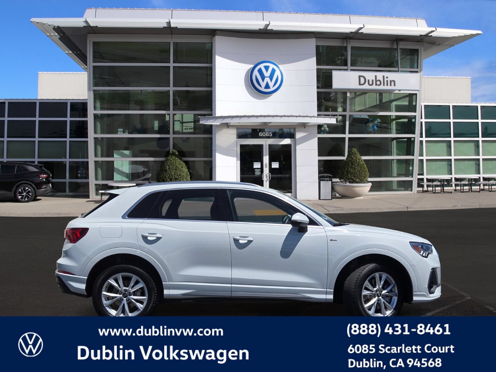 Used 2024 Audi Q3 2.0T Premium w/ Convenience Package AWD/4WD image 3