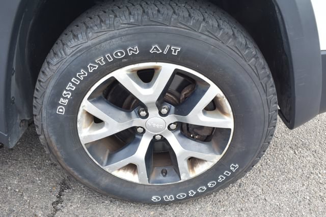 Used 2017 Jeep Cherokee Trailhawk w/ Comfort & Convenience Group AWD/4WD image 50