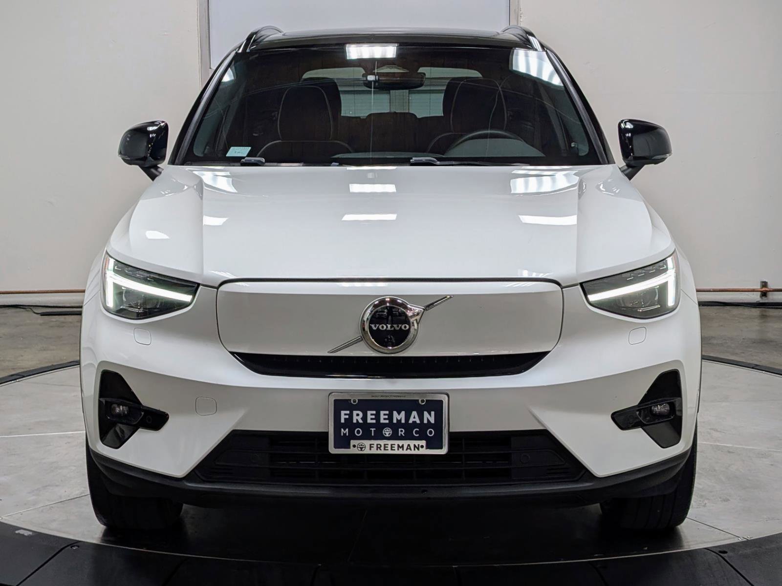 Used 2023 Volvo XC40 Recharge Ultimate w/ Protection Package Premier image 3