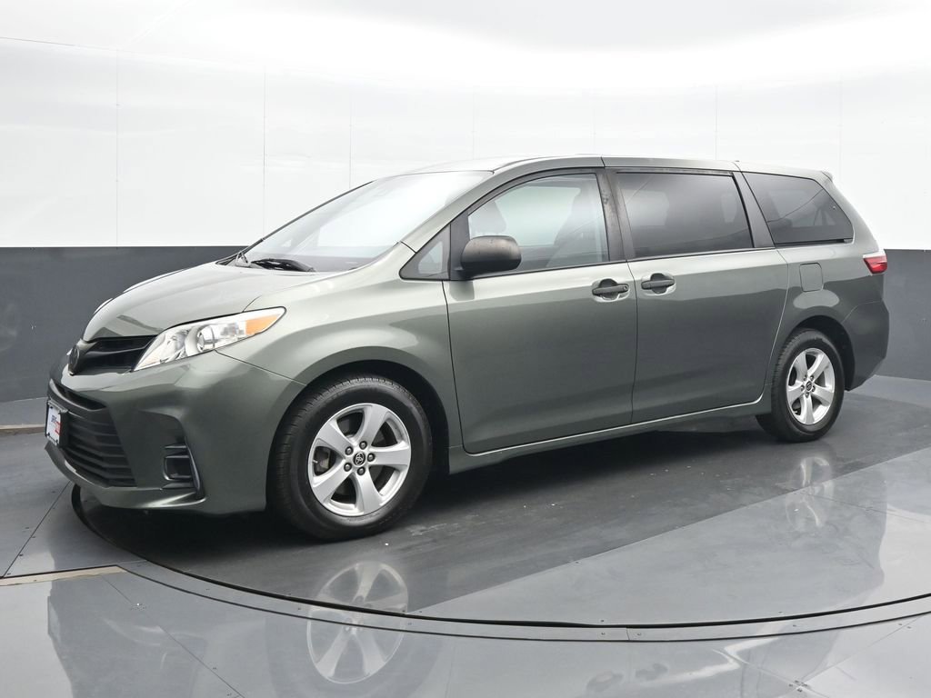 Used 2020 Toyota Sienna L image 2