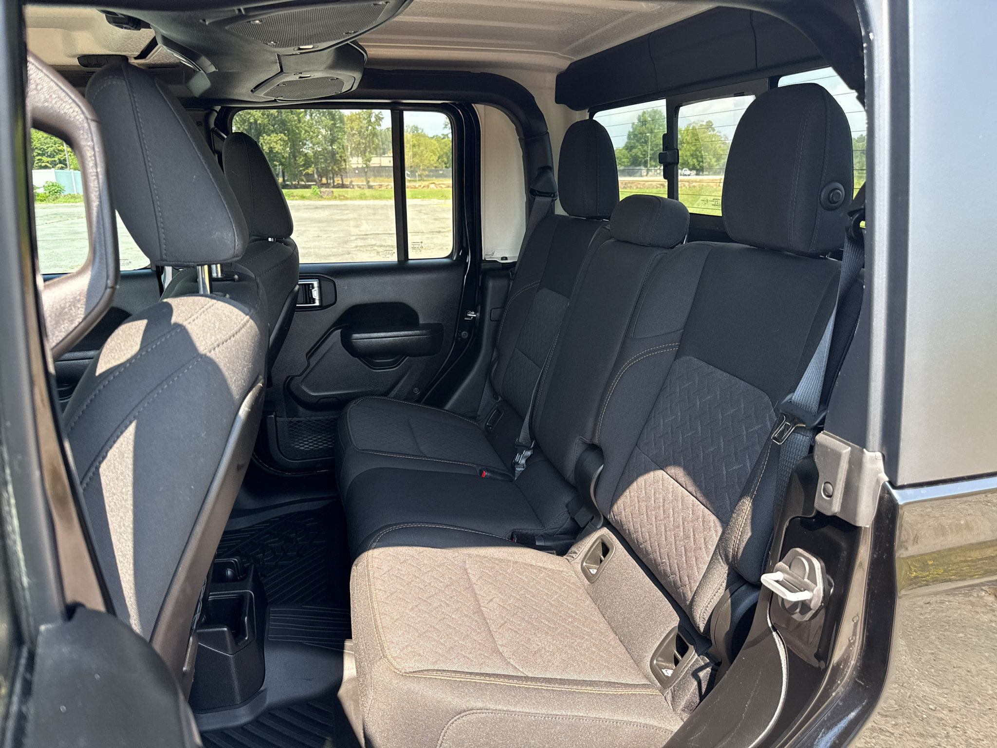 Used 2025 Jeep Gladiator Mojave AWD/4WD image 15