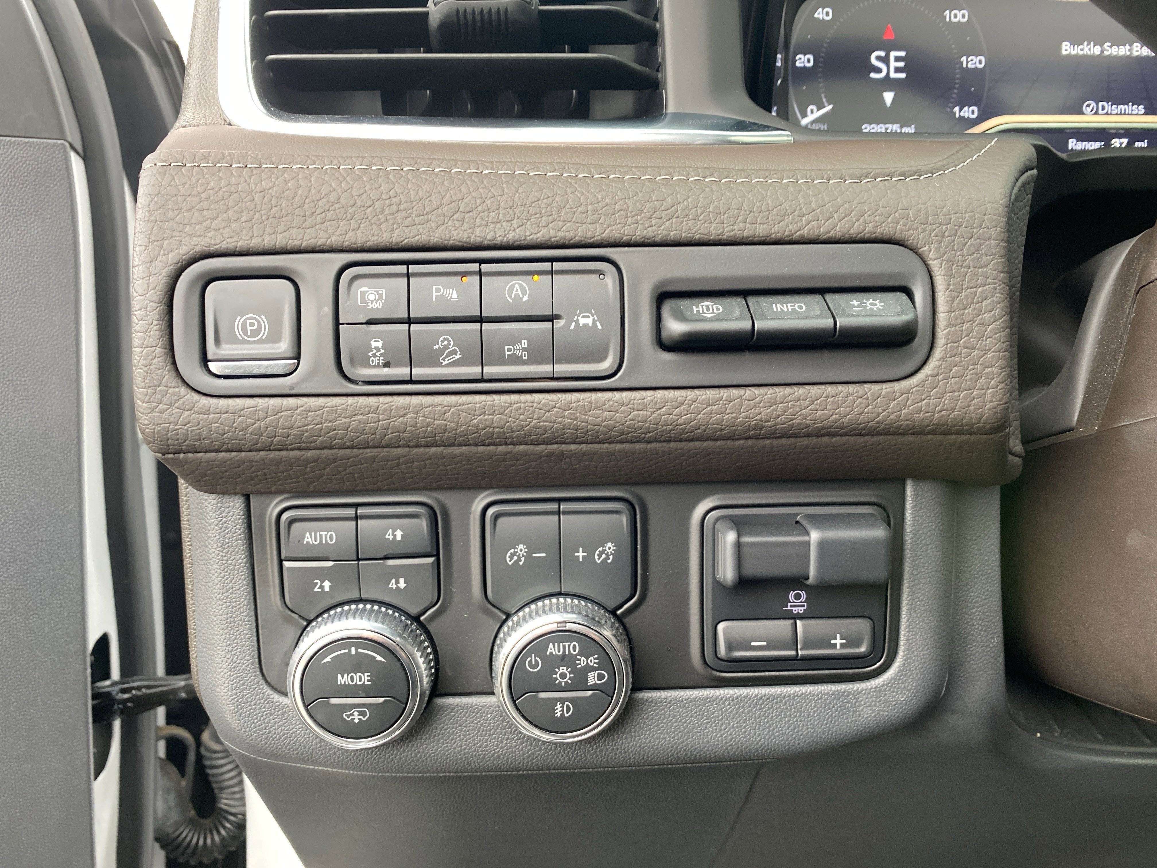 Used 2024 GMC Yukon Denali w/ Denali Reserve Package image 29