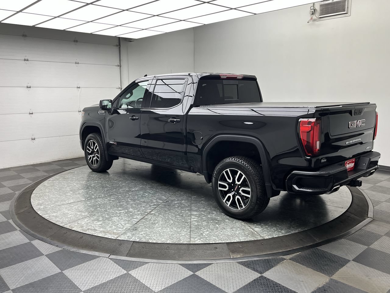 Certified 2021 GMC Sierra 1500 AT4 w/ AT4 Preferred Package AWD/4WD image 2