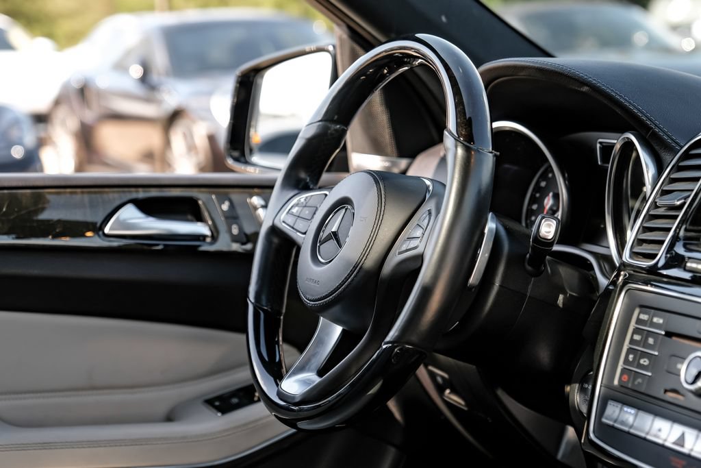 Used 2018 Mercedes-Benz GLS 550 4MATIC image 11