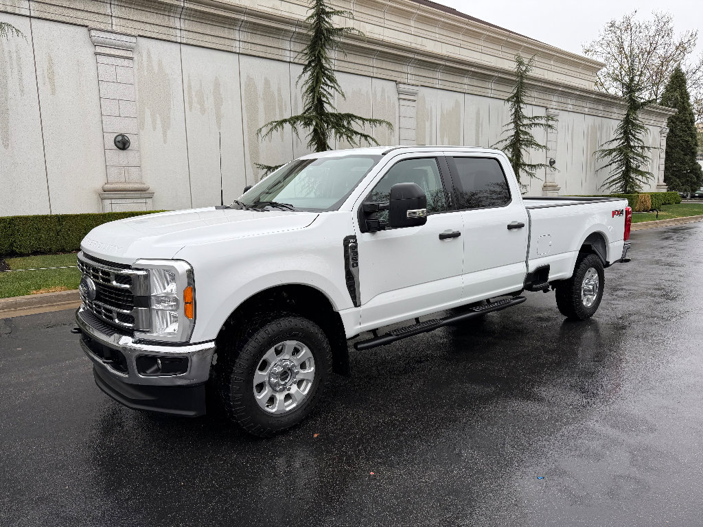 Used 2023 Ford F350 XLT w/ FX4 Off-Road Package image 2