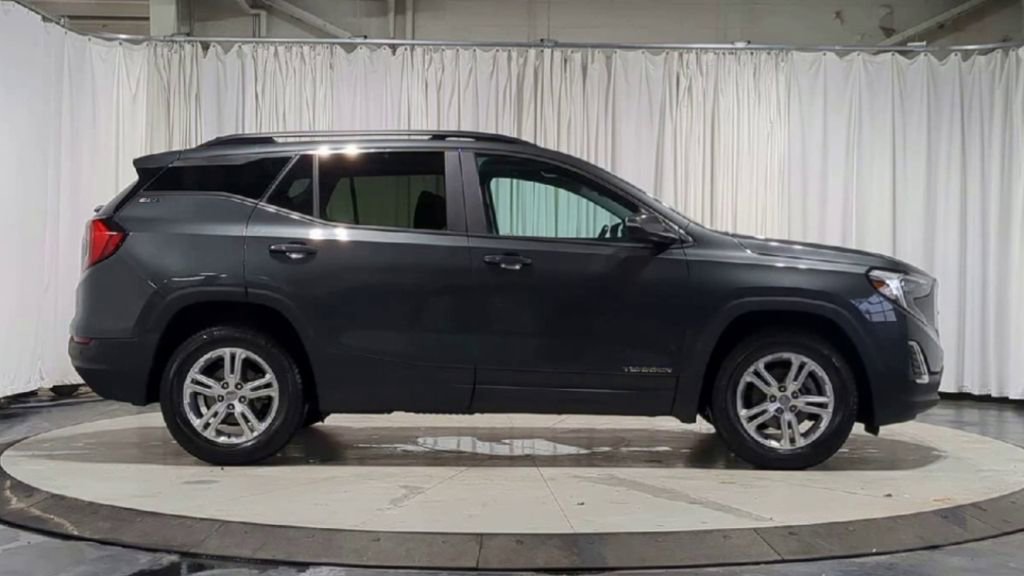 Used 2021 GMC Terrain SLE w/ Driver Convenience Package image 11
