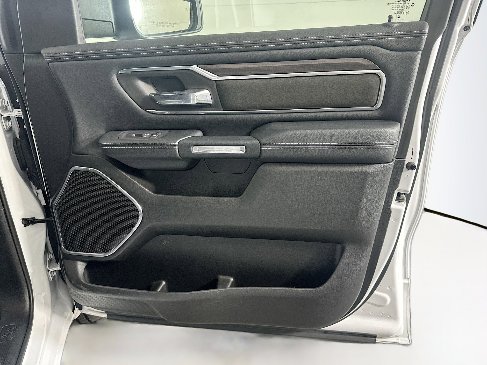 Used 2025 RAM 1500 Laramie image 33