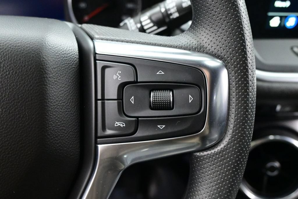 New 2025 Chevrolet Blazer LT w/ Convenience Package FWD image 18